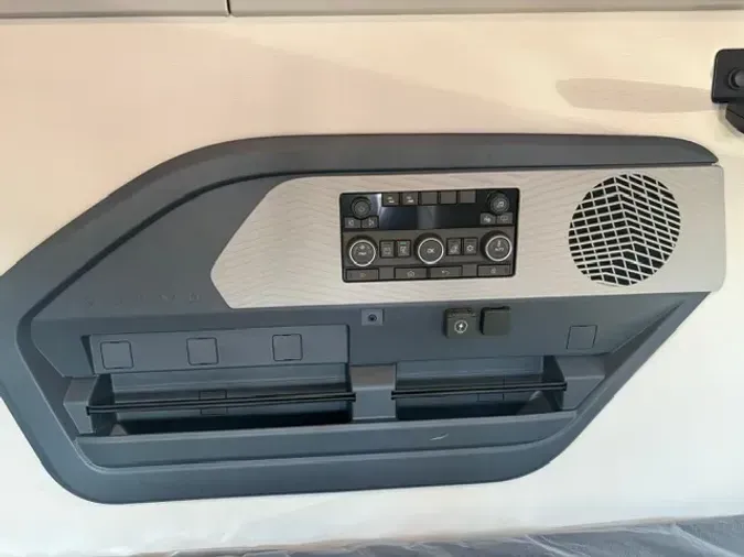 2026 VOLVO TRUCK VNL64TV04