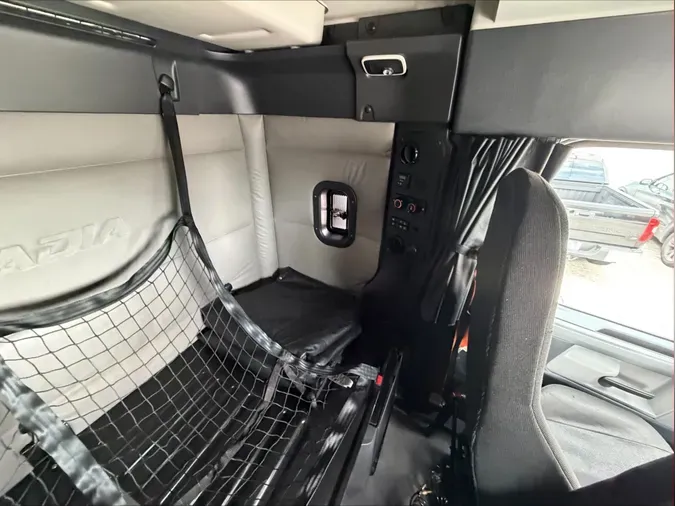 2020 Freightliner Cascadia 126