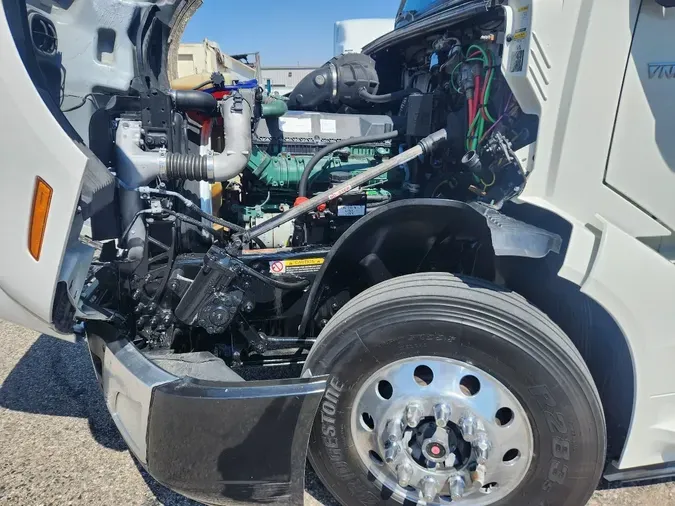 2021 VOLVO VNL64T760