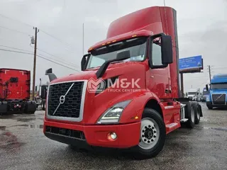 2020 VOLVO VNR64T300