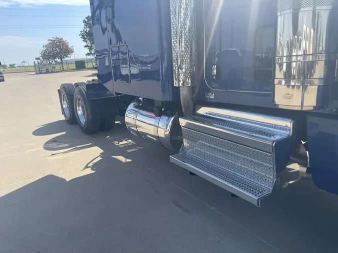2024 Peterbilt 389