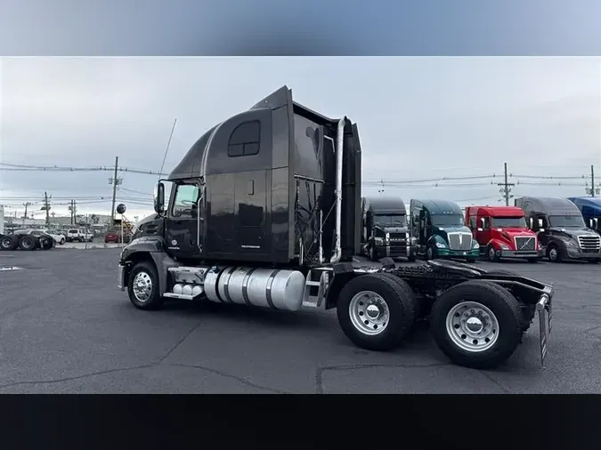 2017 MACK CXU613