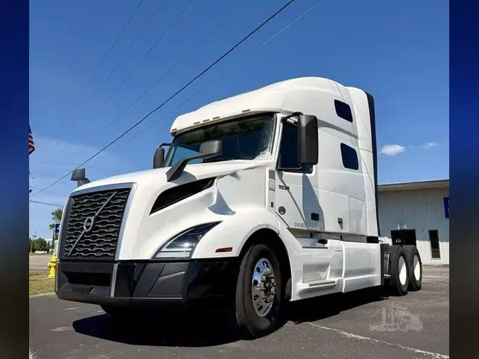 2022 VOLVO VNL64T760