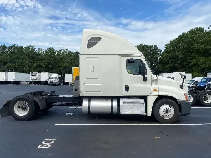 2018 Freightliner X12542ST