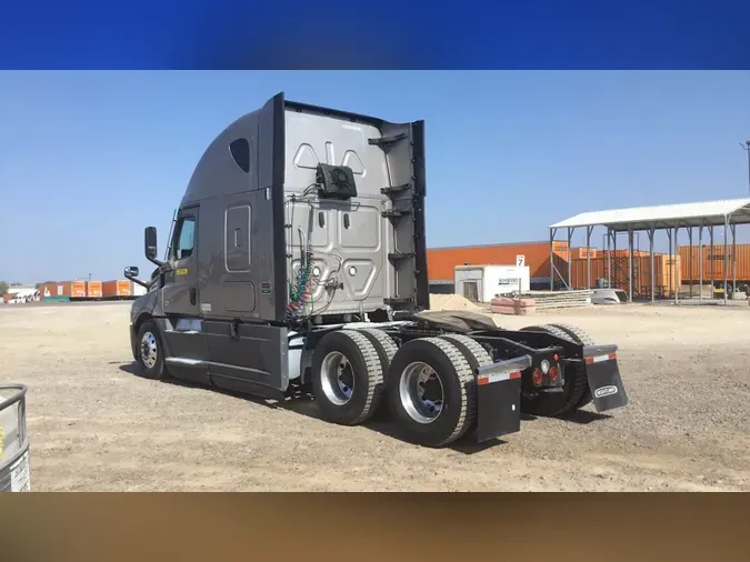 2022 Freightliner Cascadia 126