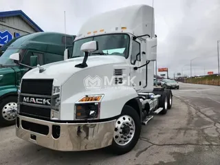 2022 MACK AN64T
