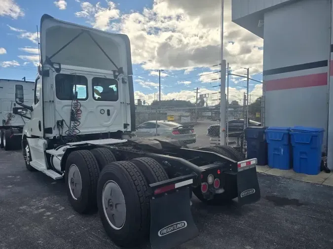 2019 FREIGHTLINER/MERCEDES NEW CASCADIA PX126647c5302dee04a69f0b69cdc22a503b041