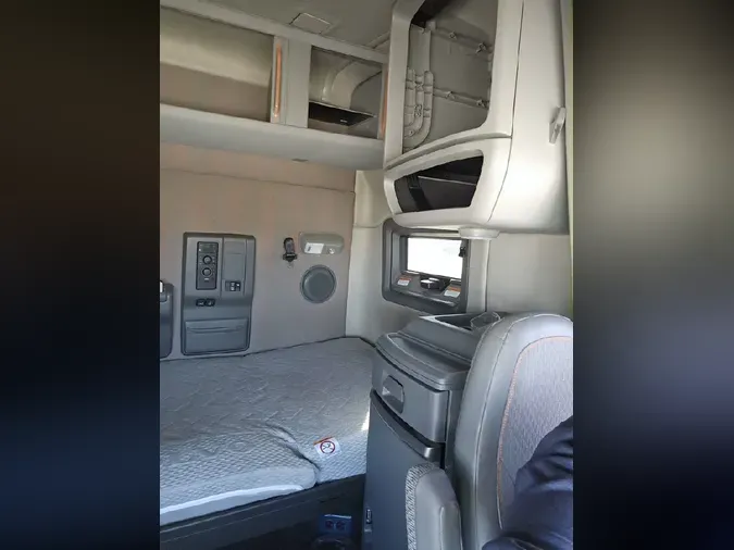 2023 VOLVO VNL64T7407c54b2016321e8d040e74a11ad387a3a