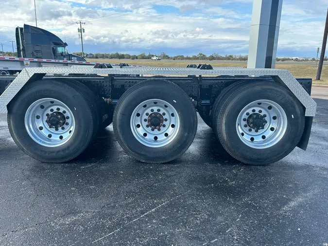 2018 MACK GU714