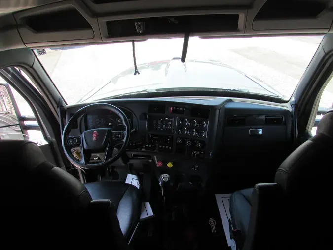 2024 Kenworth W990
