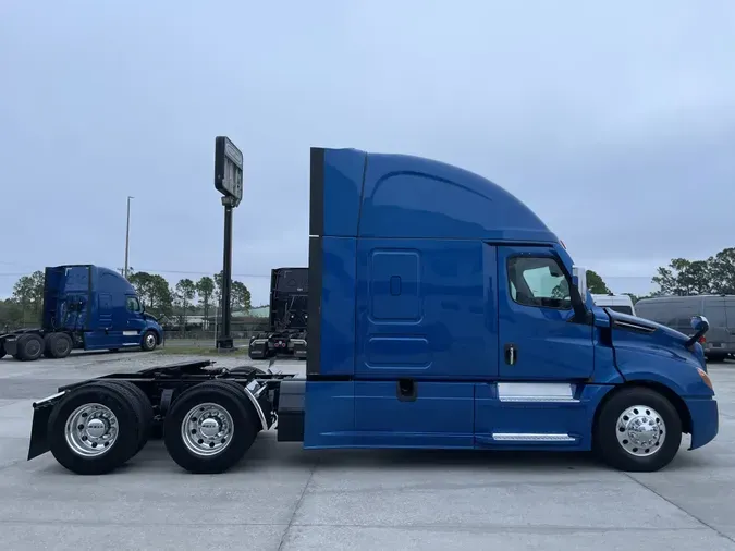 2020 Freightliner Cascadia 126