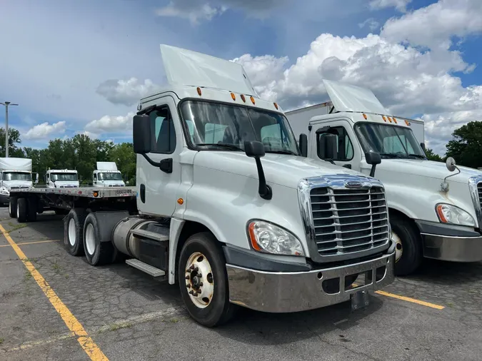 2015 FREIGHTLINER/MERCEDES CASCADIA 125