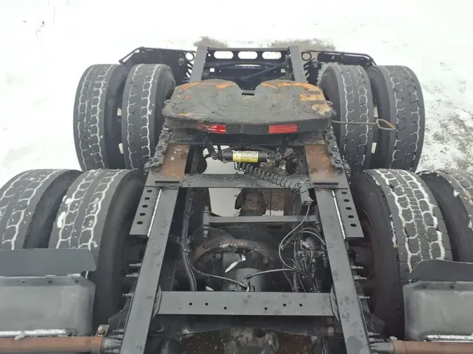 2019 VOLVO VNL64T-300