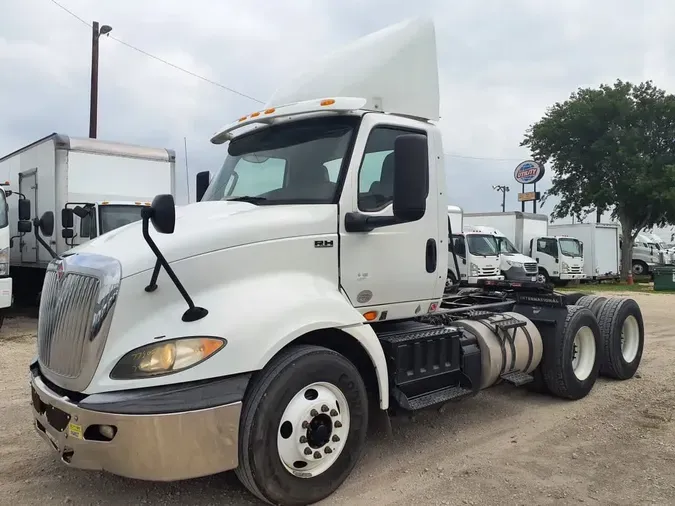 2018 NAVISTAR INTERNATIONAL RH613 DAYCAB T/A