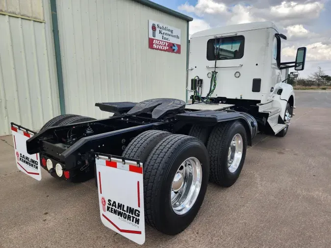 2022 Kenworth T880