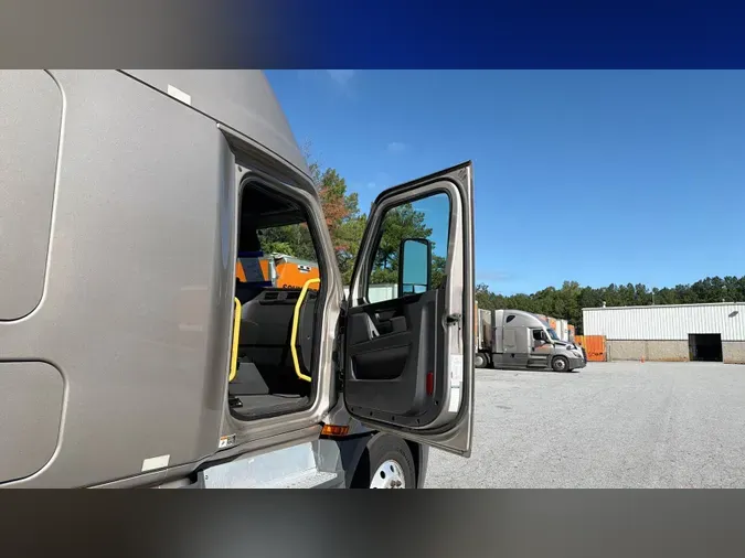 2023 Freightliner Cascadia 126