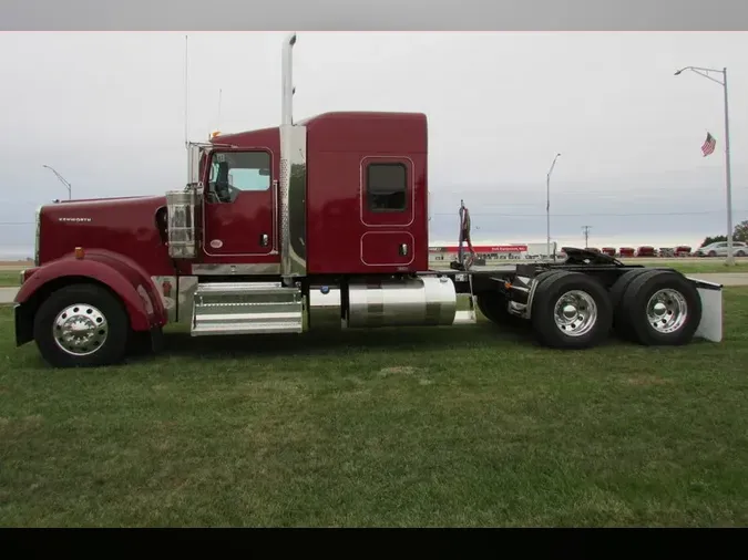2026 Kenworth W900L