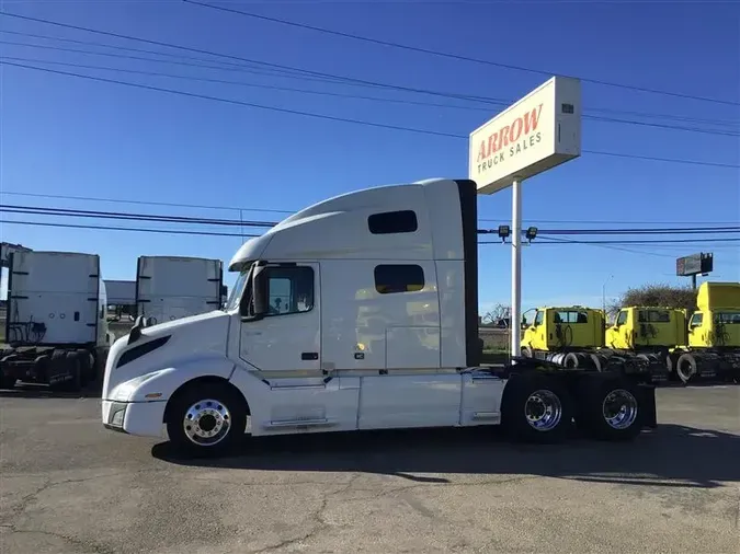 2021 VOLVO VNL760