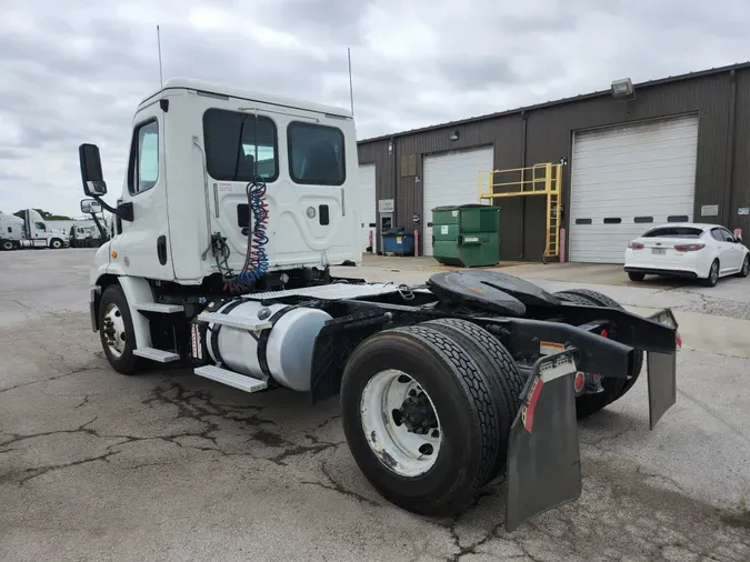 2016 FREIGHTLINER/MERCEDES CASCADIA 113