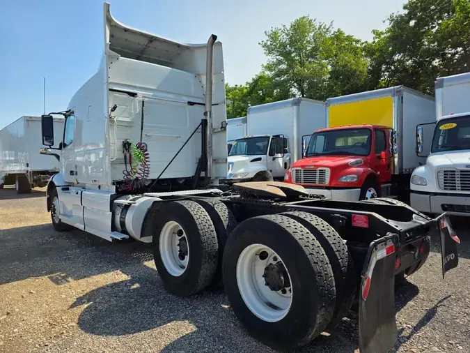 2020 VOLVO VNR64T-640