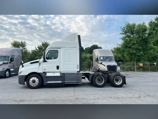 2020 Freightliner Cascadia 126