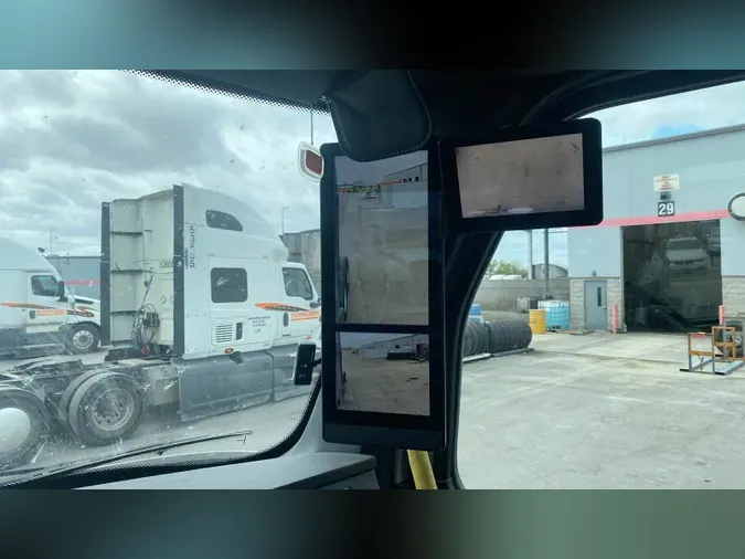 2023 Freightliner Cascadia 126
