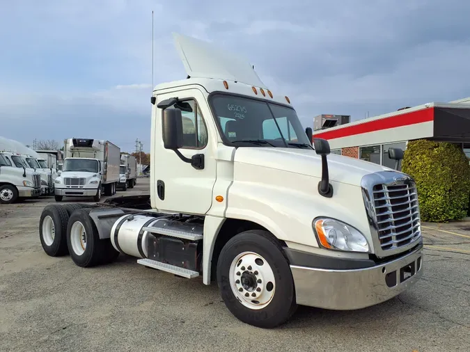 2016 FREIGHTLINER/MERCEDES CASCADIA 125