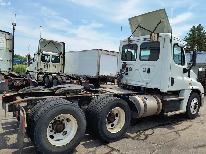 2018 FREIGHTLINER/MERCEDES CASCADIA 125