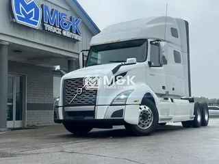 2020 VOLVO VNL64T760