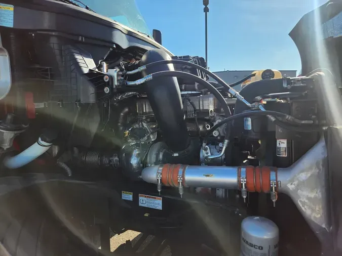 2025 FREIGHTLINER Cascadia 126
