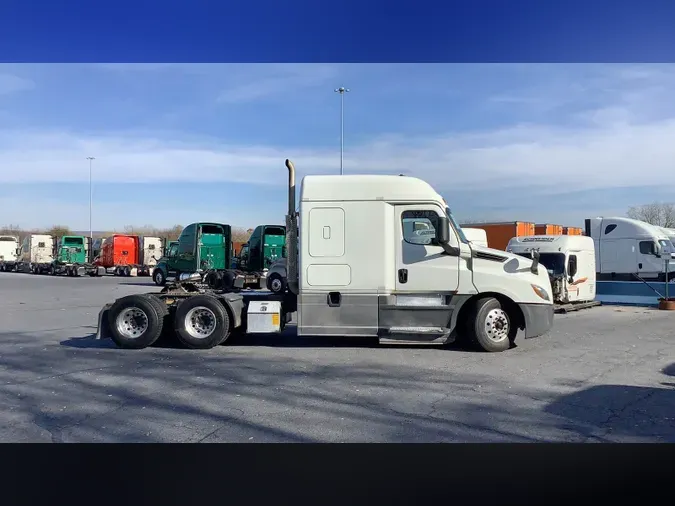2020 Freightliner Cascadia 126