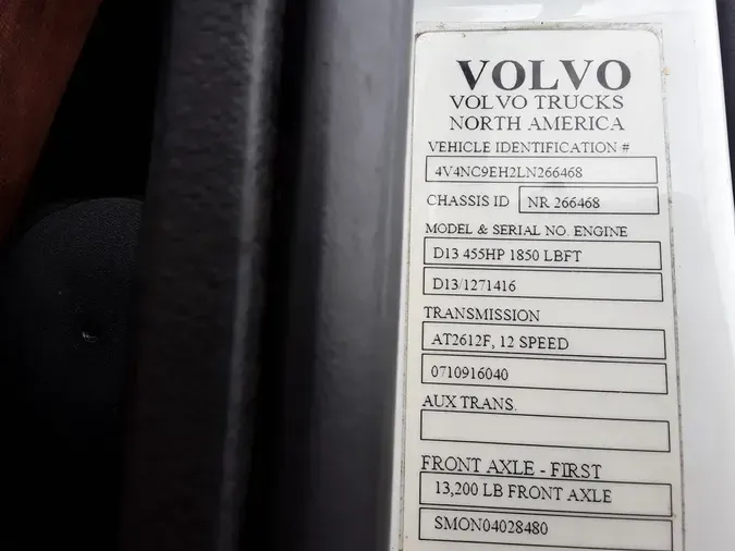 2020 VOLVO VNL64T-760