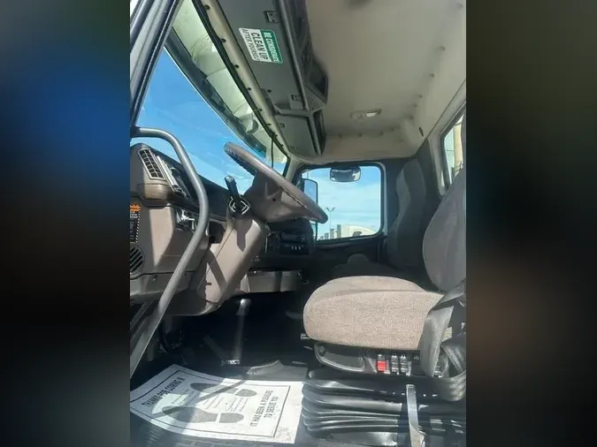 2017 Volvo VNL300