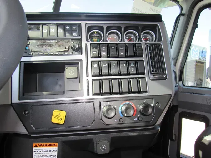 2026 MACK GR64B