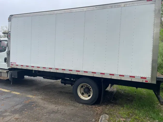 2017 FREIGHTLINER/MERCEDES M2 106