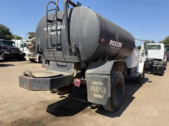 1995 FORD F800