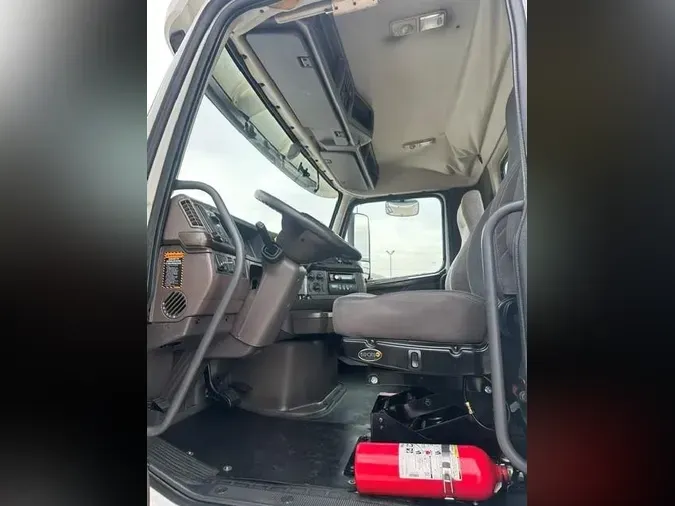 2017 Volvo VNL3007c8c2f47f395c7f911d9365af39ff937