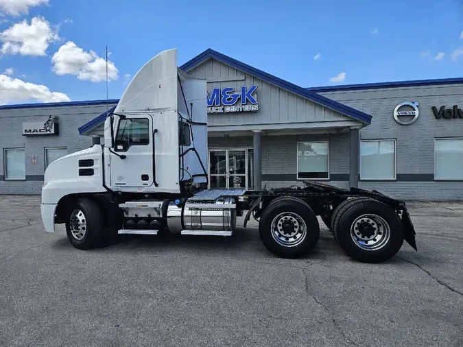 2020 MACK AN64T