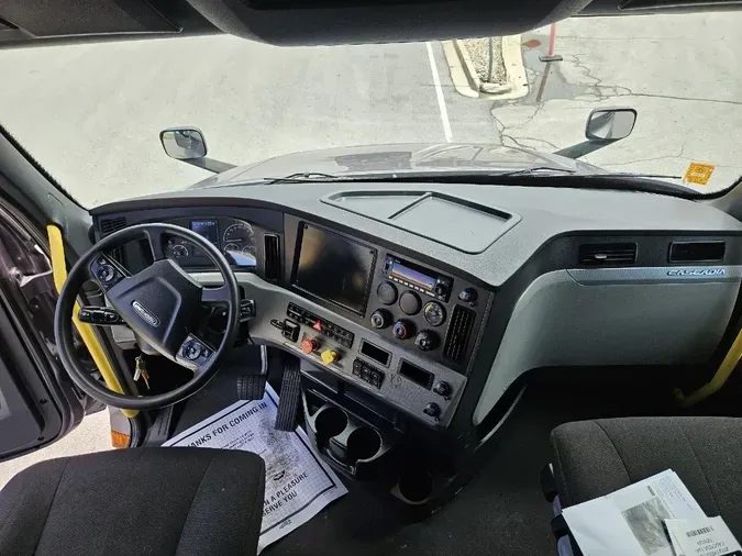 2022 FREIGHTLINER Cascadia 126