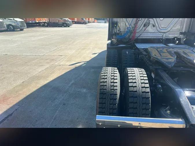 2022 Freightliner Cascadia 126