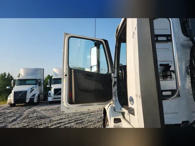 2019 Volvo VNL300