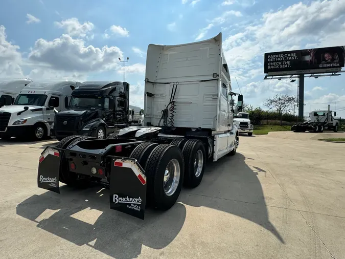 2019 VOLVO VNL64T760