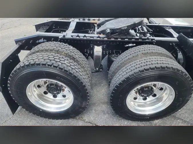 2019 FREIGHTLINER CA126