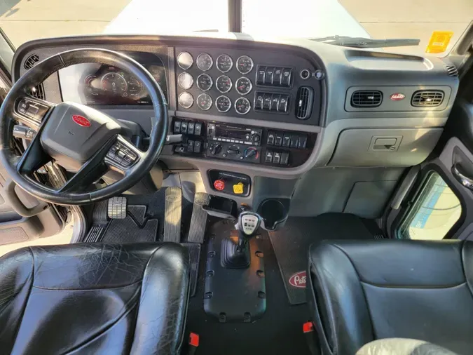 2023 Peterbilt 389