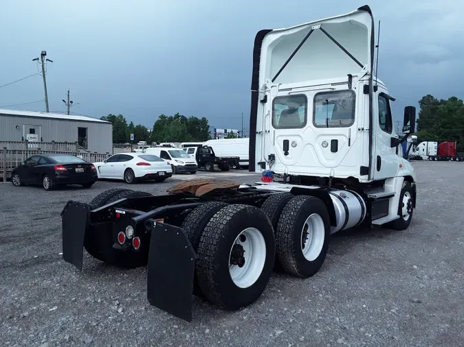 2017 FREIGHTLINER/MERCEDES CASCADIA 125