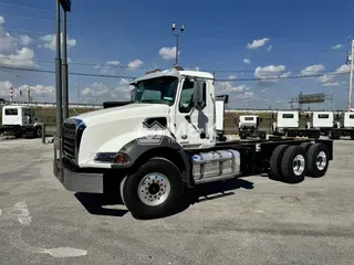  MACK GR64B