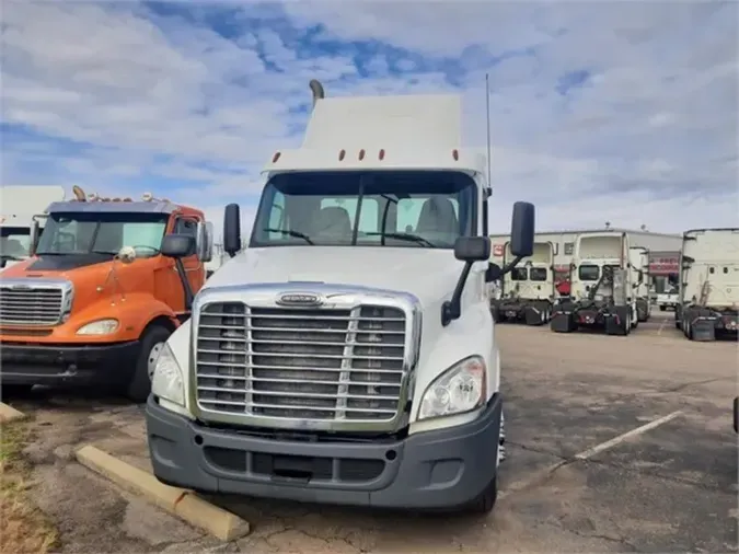 2016 Freightliner CASCADIA 125