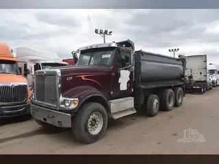 2001 INTERNATIONAL 9900