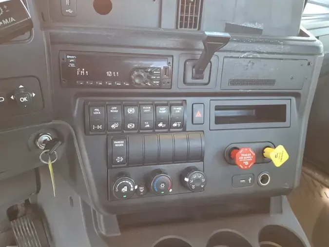 2019 NAVISTAR INTERNATIONAL LT625 DAYCAB T/A