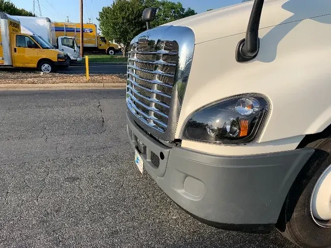 2019 Freightliner X12564ST